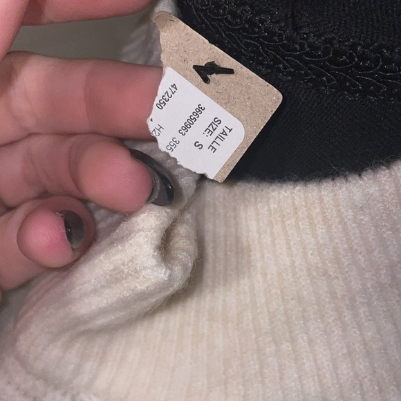 RW&Co Long-Sleeve Mock-Neck Sweater With Buttons At Shoulder - Picture 9 of 10